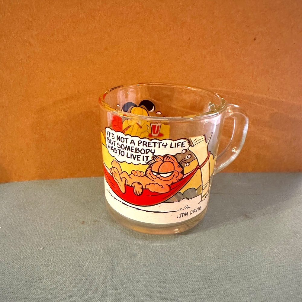 McDonald's Garfield Mug "It's not a pretty life"